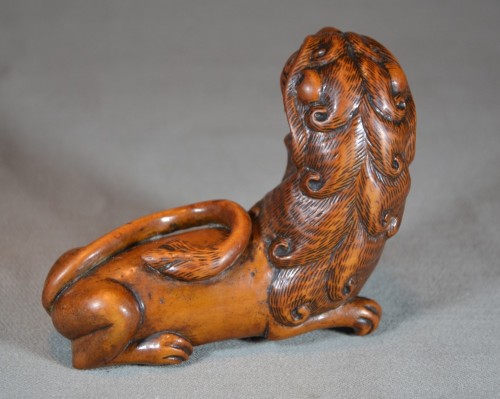 Boite et râpe à tabac en bois du 17e siècle en forme de lion - Sculpture Style Louis XIII