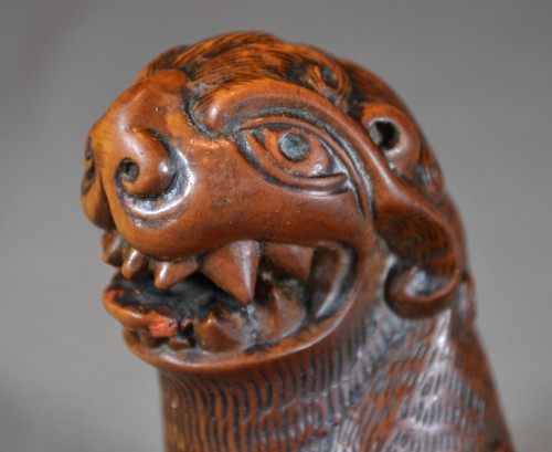 17th century Wooden box and tobacco grater in the shape of a lion - 