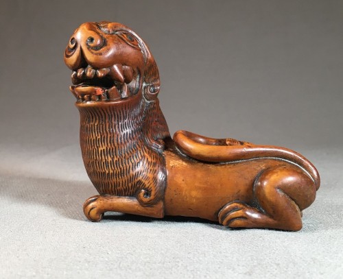 17th century - 17th century Wooden box and tobacco grater in the shape of a lion