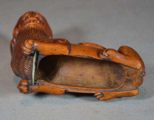 Louis XIII - 17th century Wooden box and tobacco grater in the shape of a lion