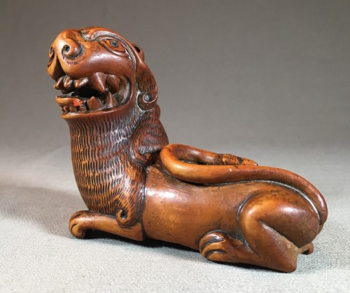 Antiquités - 17th century Wooden box and tobacco grater in the shape of a lion