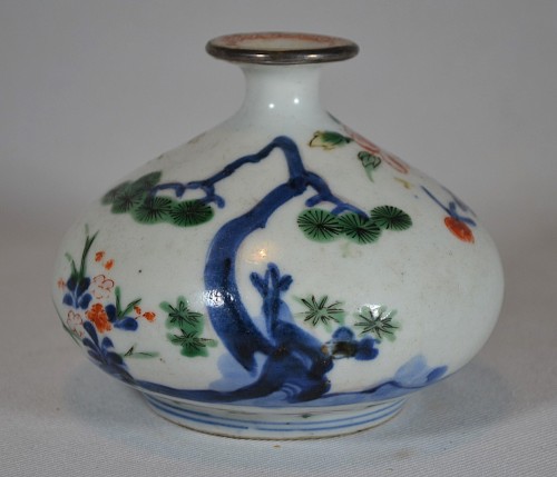 Flacon en porcelaine Wucai, 17e siècle Chine ou Japon - Arts d