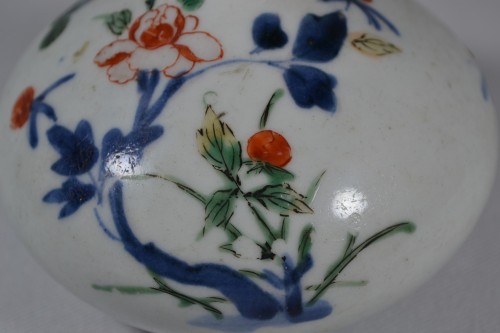 XVIIe siècle - Flacon en porcelaine Wucai, 17e siècle Chine ou Japon