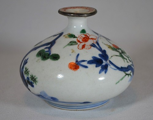 Flacon en porcelaine Wucai, 17e siècle Chine ou Japon - 