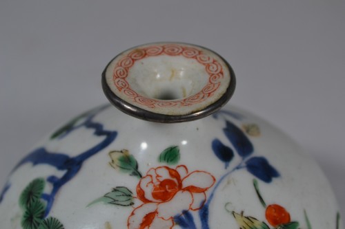 Antiquités - Flacon en porcelaine Wucai, 17e siècle Chine ou Japon