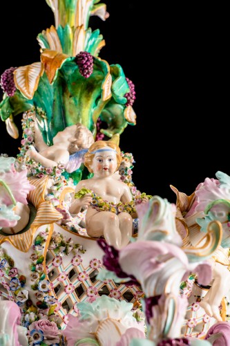 19th century - German Rococo porcelain chandelier with cherubs