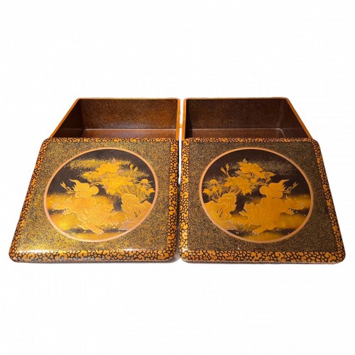  Pair of large lacquer boxes with Shishi, Japan early 19th century