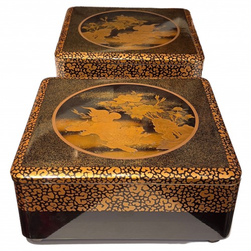  Pair of large lacquer boxes with Shishi, Japan early 19th century - 