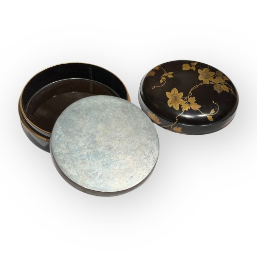 Japanese bronze mirror and lacquer box, Japan Edo period 18th century  - 