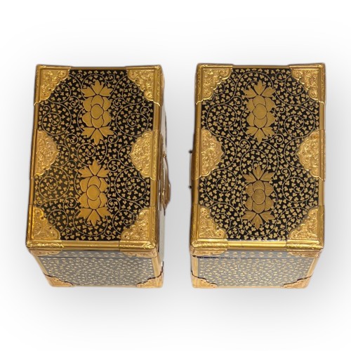 Pair of Small Japanese Black and Gold Lacquer Chests, Japan 19th Century - 