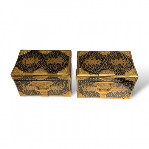 Antiquités - Pair of Small Japanese Black and Gold Lacquer Chests, Japan 19th Century