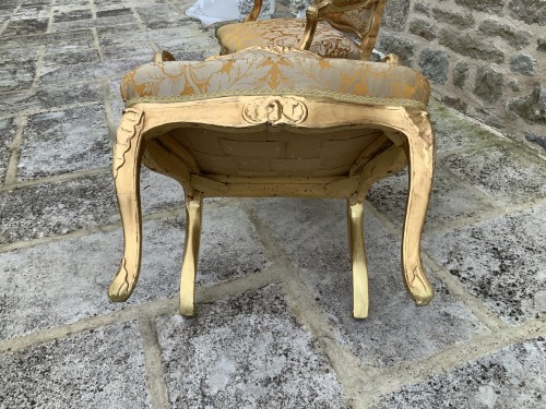 Paire de fauteuils à la reine en bois doré. Époque Louis XV - Sièges Style Louis XV