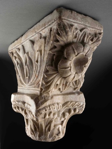 Architectural & Garden  - Marble capital carved with acanthus leaves - Apulia 13th century