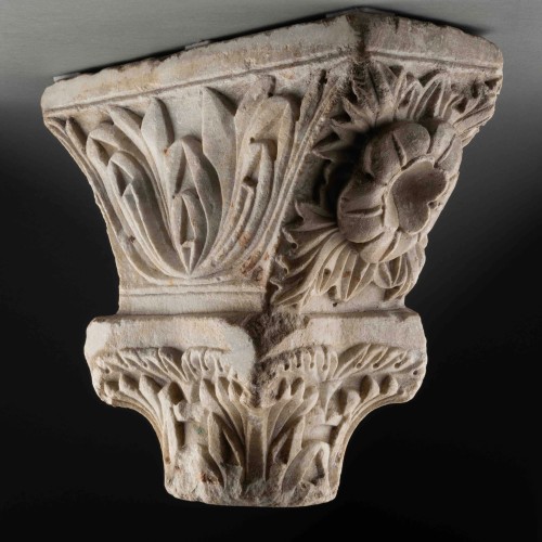 Marble capital carved with acanthus leaves - Apulia 13th century - 