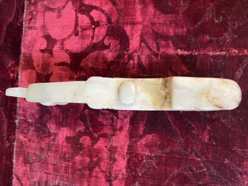 Ancient Art  - Large white Jade fibula with dragon head