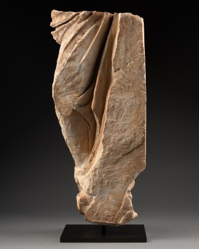 Avant JC au Xe siècle - Fragment d'une statue drapée de femme romaine, probablement la Muse Clio