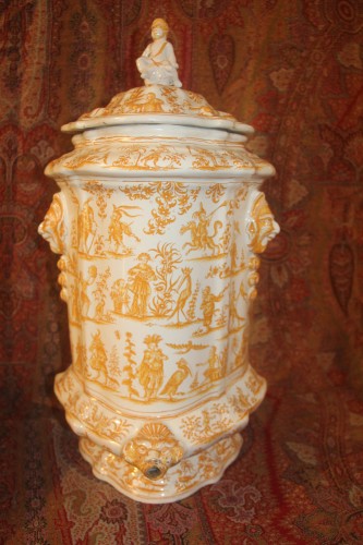 Fontaine et son bassin en faïence de Moustiers,  Manufacture Olérys - Laugier - Céramiques, Porcelaines Style Régence