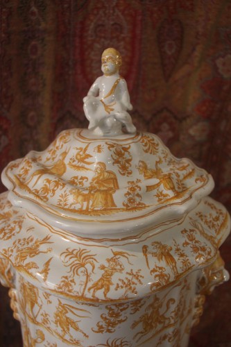 Céramiques, Porcelaines  - Fontaine et son bassin en faïence de Moustiers,  Manufacture Olérys - Laugier