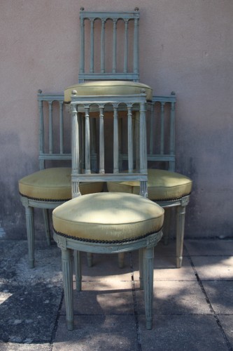 Sièges Chaise - Suite de quatre chaises laquées gris trianon, époque Louis XVI