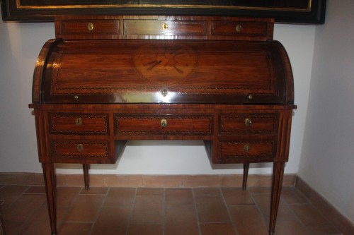 Mobilier Bureau et Secrétaire - Bureau cylindre en marqueterie aux instruments de musique, époque Louis XVI