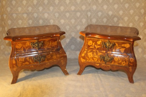 Paire de commodes de maîtise hollandaises en marqueterie, XIXe siècle - Didascalies