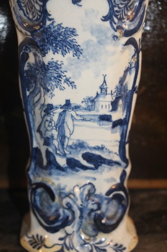 Antiquités - Suite de cinq vases en faïence de Delft du XVIIIe siècle