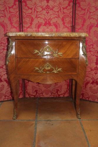 Commode d'entre-deux en bois de rose d'époque Louis XV - Mobilier Style Louis XV