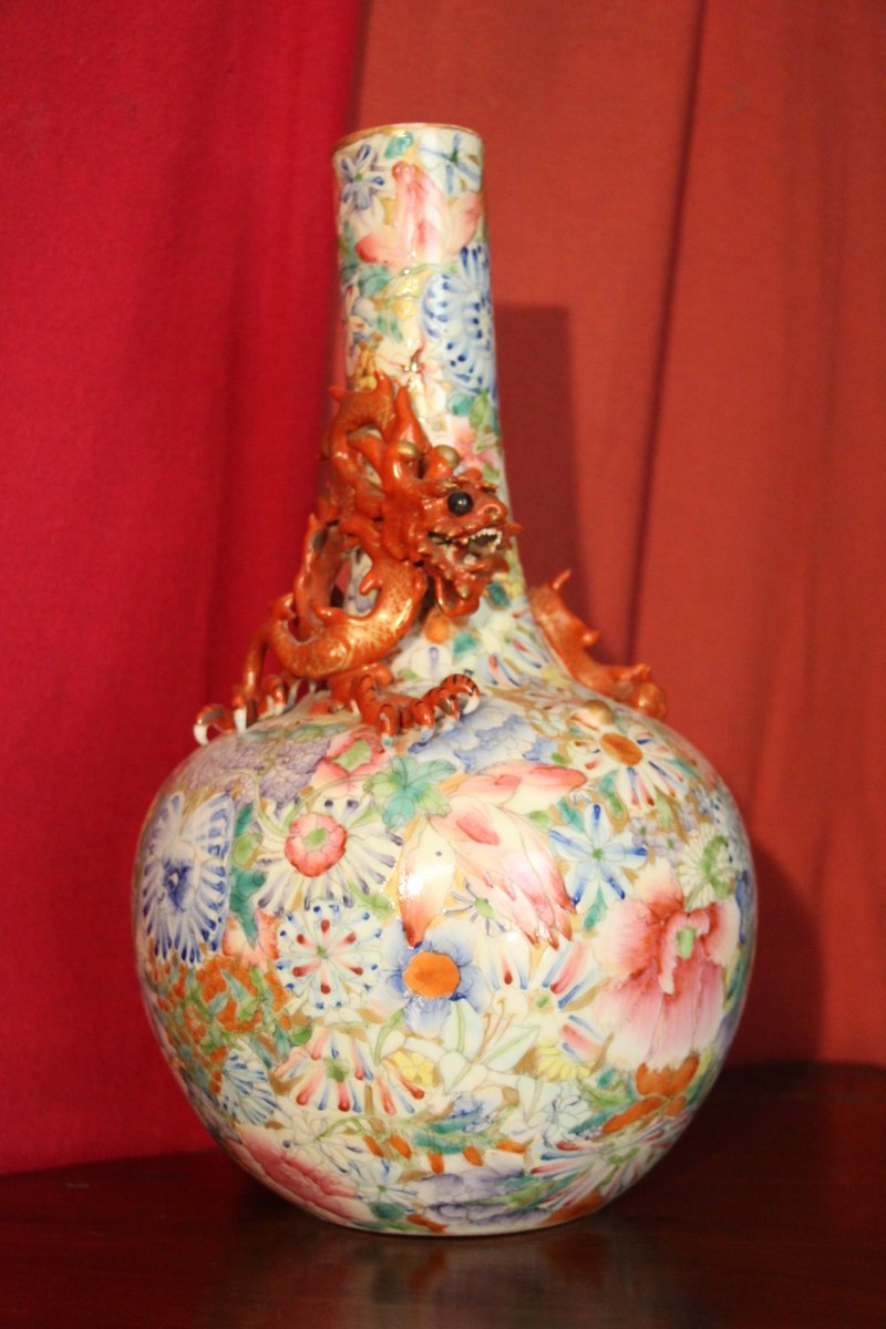 Vase en porcelaine aux mille fleurs et au dragon, Chine XIXe siècle - N