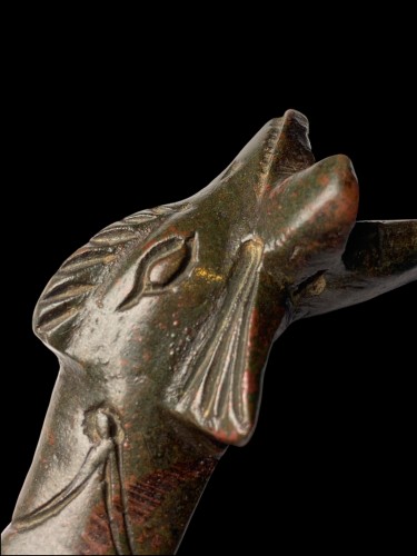 Archéologie  - Heurtoir de porte en bronze en forme de dauphin - époque Romaine 