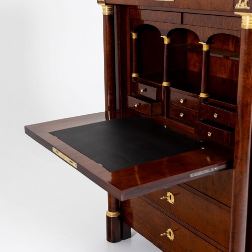 Secretaire in Thuja Root Veneer, probably France, circa 1830 - 