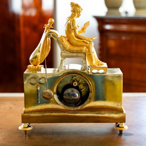 Antiquités - Empire Mantel Clock with reading young lady, early 19th century
