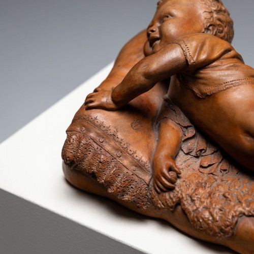 Reclining infant in terracotta, sign. F. Sans, probably Spain, Late 19th ce - Sculpture Style 