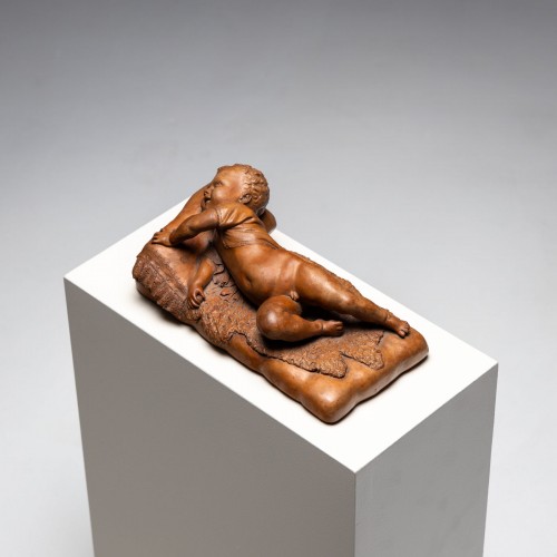 Sculpture  - Reclining infant in terracotta, sign. F. Sans, probably Spain, Late 19th ce