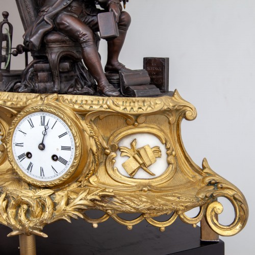 Horloge de cheminée avec Benjamin Franklin assis, France, 20e siècle - 