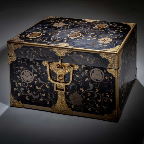 Japanese Lacquer Chest, Edo Period - Furniture Style 