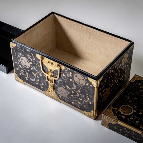 Japanese Lacquer Chest, Edo Period - 