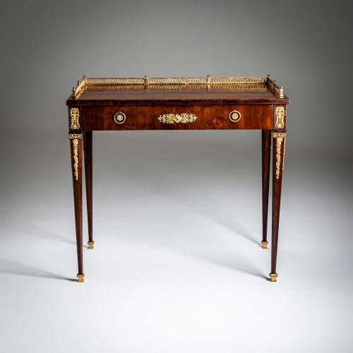 Neoclassical Desk, Austria late 18th Century - Furniture Style 