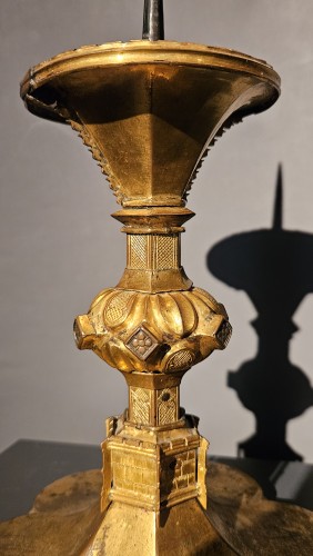 Bougeoir en cuivre doré, XVe siècle - Art sacré, objets religieux Style Moyen Âge