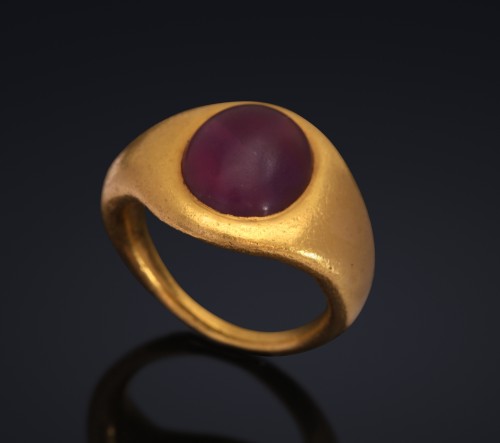 Roman Gold Ring - Ancient Art Style 