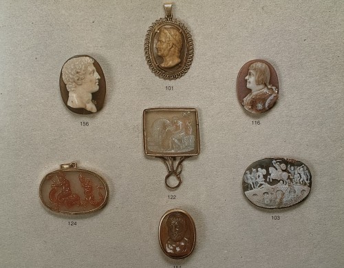 Antiquités - Camée royal espagnol en agate, portrait de Ferdinand Prince des Asturies