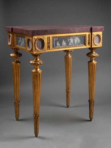 Table italienne Louis XVI aux scènes d'après l'antique, fin XVIIIe - Mobilier Style Louis XVI