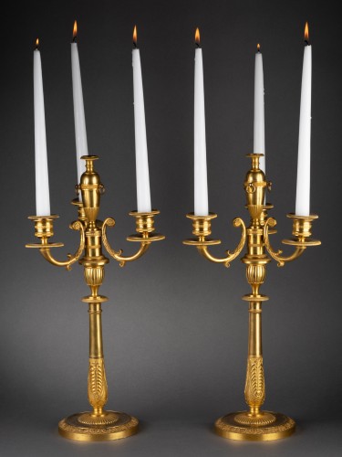 Paire de candélabres d'époque Louis XVI en bronze doré - Luminaires Style Louis XVI