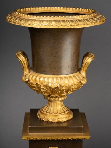 Objet de décoration Cassolettes, coupe et vase - Paire de vases Médicis sur socle