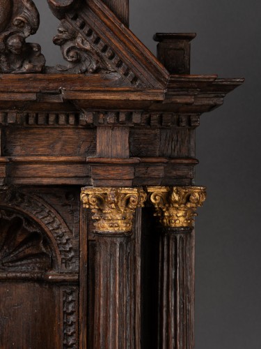  Oak niche topped with a scallop shell, Belgium, early 17th century. - Architectural & Garden Style 