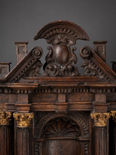 17th century -  Oak niche topped with a scallop shell, Belgium, early 17th century.