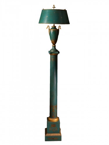 Lampe sur pied à motifs égyptiens