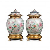 Paire de vases porcelaine Chine période Qianlong deuxième moitié XVIIIe siècle