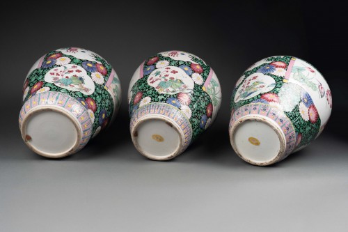 Suite de trois vases porcelaine de Chine XVIIIe siècle - Laurent Chalvignac
