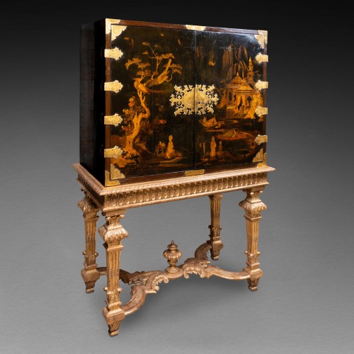 China lacquer cabinet early 18th century - Furniture Style French Regence