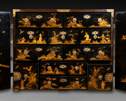 Antiquités - China lacquer cabinet early 18th century